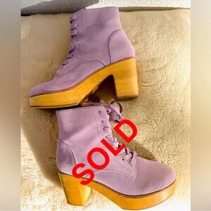 SOLD🪻Charlotte Stone Lindy Clog Boots - Women’s 7 Lilac Suede